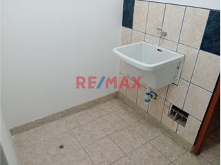 Foto 11 de Venta de iluminado departamento en 4to piso con Cochera independiente, con doble entrada por sala y cocina
Ubicado en Urb Daniel Hoyle # 322 a pocos