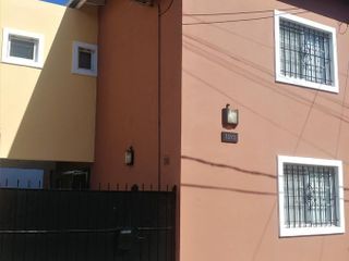 Casa en venta - 2 Dormitorios 2 Baños - Cochera - 100Mts2 - Berazategui Oeste