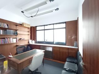 Oficina en Lavalle y Callao Recepción 3 despachos Baño propio + Office Se Alquila con o sin Muebles  (es indistinto)