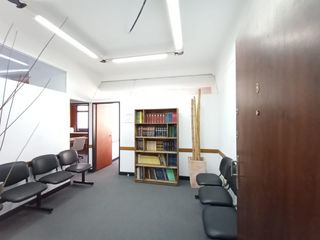 Oficina en Lavalle y Callao Recepción 3 despachos Baño propio + Office Se Alquila con o sin Muebles  (es indistinto)