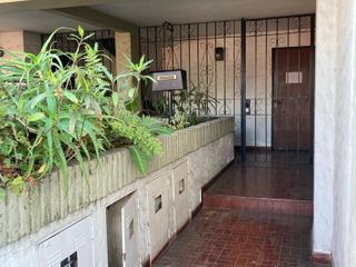 Dto 2 ambientes alquiler con balcon  frente x escalera en Olivos