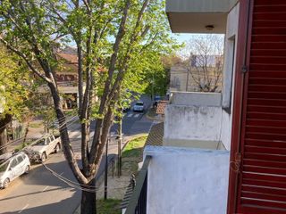 Dto 2 ambientes alquiler con balcon  frente x escalera en Olivos