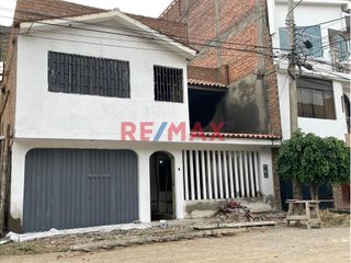 Foto 1 de ¿Sueñas con una casa espaciosa y versátil en una ubicación privilegiada? ¡No busques más! Te presentamos una magnífica propiedad de 2 pisos en el jr.