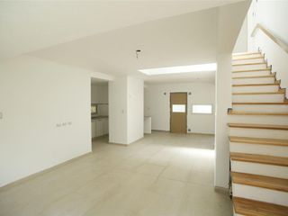 Casa en venta - 3 dormitorios 2 baños 1 cochera - 231mts2 - Tolosa