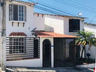 Foto 1 de Venta Casa Amplia seguridad 24 h  Mirador del Norte (Casa Blanca)  (JLR)