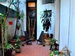 Esquina Carlos Gardel. PH 3 Ambientes con patio. Alquiler temporario.