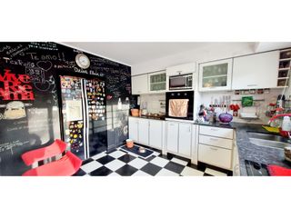 Foto 1 de Moderna casa en barrio Caisamar