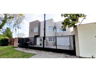Foto 5 de Moderna casa en barrio Caisamar