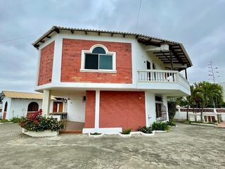 Ballenita, casa con vista al mar y amplio patio en alquiler.