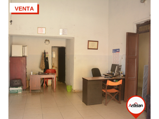 Foto 5 de AMPLIA CASA PLANA EN SECTOR COMERCIAL.