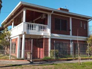 Casa 6 ambientes en Venta en  Florencio Varela
