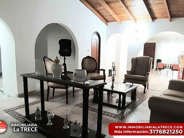 Vivienda Familiar, Amplia, Moderna