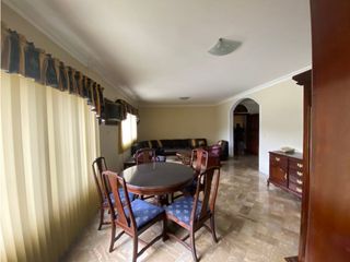 Foto 4 de LOS OLIVOS. Av Leopoldo Carrera edificio en corredor comercial