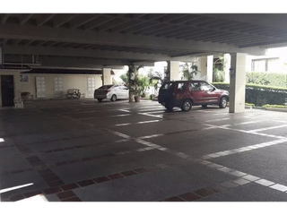 Foto 18 de LOS OLIVOS. Av Leopoldo Carrera edificio en corredor comercial