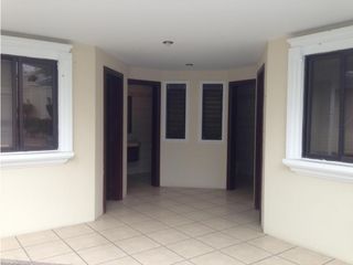 Foto 24 de LOS OLIVOS. Av Leopoldo Carrera edificio en corredor comercial