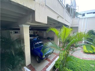 Foto 19 de LOS OLIVOS. Av Leopoldo Carrera edificio en corredor comercial