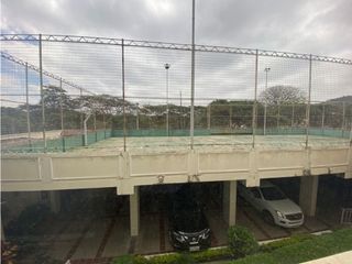 Foto 16 de LOS OLIVOS. Av Leopoldo Carrera edificio en corredor comercial