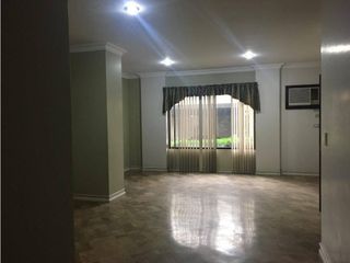 Foto 12 de LOS OLIVOS. Av Leopoldo Carrera edificio en corredor comercial