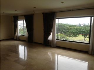Foto 2 de LOS OLIVOS. Av Leopoldo Carrera edificio en corredor comercial