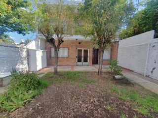 Foto 1 de Casa PH en venta en Villa Luzuriaga