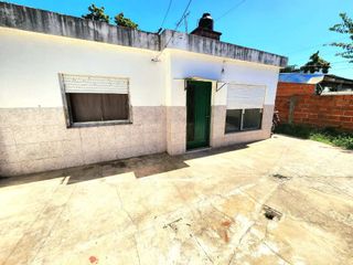 Casa Fondo en alquiler en Ituzaingo Sur