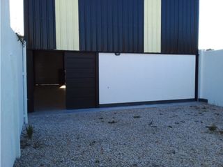 Foto 1 de VENTA GALPON IMPECABLE A ESTRENAR