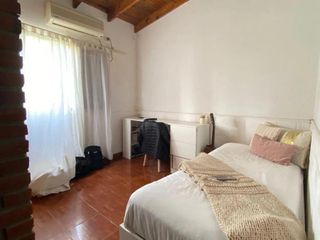 Casa en venta - 2 Dormitorios 1 Baño - Cochera - 400Mts2 - Manuel B. Gonnet, La Plata