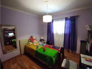 Foto 4 de Chalet de 4 ambientes con piscina climatizada.