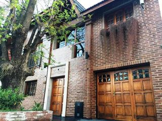 Casa venta 4 dormitorios  4 baños 3 cocheras 600mts2 totales - Ringuelet