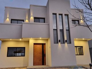 Foto 2 de Casa - Puertos del Lago