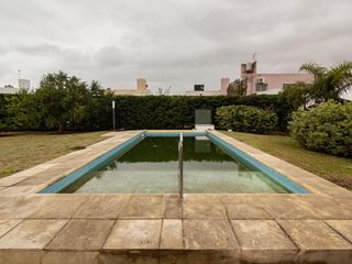 VENTA DE CASA 3 DORMITORIOS CON COCHERAS EN CANTEGRIL