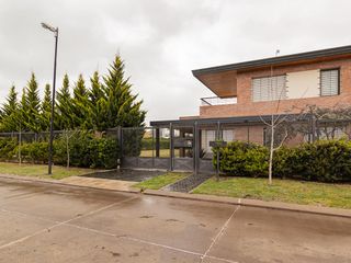 VENTA DE CASA 3 DORMITORIOS CON COCHERAS EN CANTEGRIL