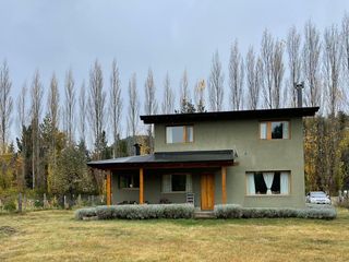 Casa con Galería y Jardín de 1700m2 en Venta - Península de San Pedro - Bariloche