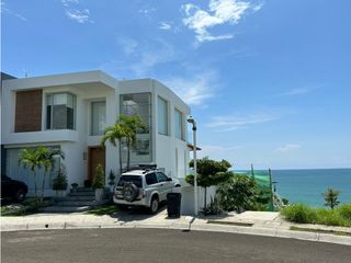 En venta hermosa casa con vista al mar