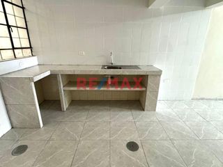 Foto 6 de Venta De Departamento Con Cochera Frente A Parque En Urb Las Quintanas