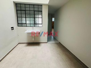 Foto 11 de Venta De Departamento Con Cochera Frente A Parque En Urb Las Quintanas