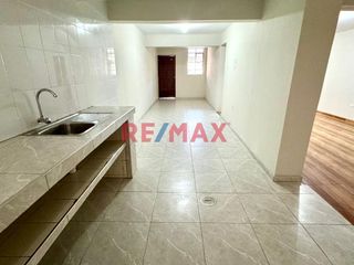 Foto 5 de Venta De Departamento Con Cochera Frente A Parque En Urb Las Quintanas