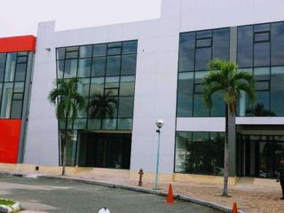 Venta local comercial y modernas oficinas de 550 m² en Aventura Plaza