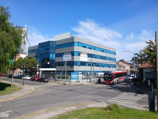 Foto 1 de Edificio de oficinas en alquiler en 2do piso sobre colectora Panamericana, Vicente López