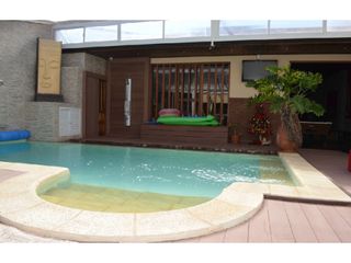 Foto 10 de Chalet con piscina y quincho. Zona San Jose.