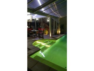 Foto 18 de Chalet con piscina y quincho. Zona San Jose.