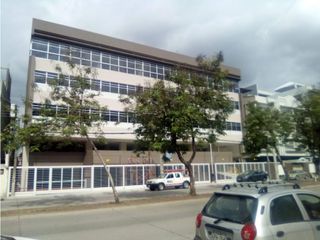 Kennedy Norte se alquila oficina Cond. San José 213 m2