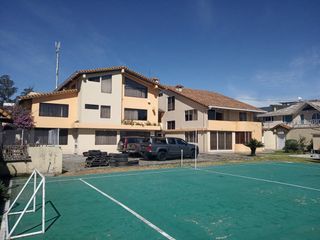 Foto 2 de Venta de Casa Amoblada en Quito