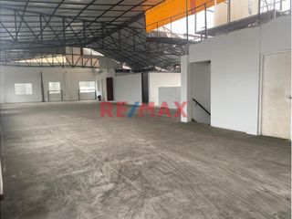 Foto 2 de Esquina con López de Ayala en San Borja
El inmueble es perfecto para ser usado como academia, instituto o cualquier centro de estudios. Se alquila to