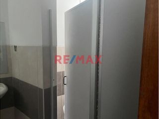 Foto 10 de Esquina con López de Ayala en San Borja
El inmueble es perfecto para ser usado como academia, instituto o cualquier centro de estudios. Se alquila to