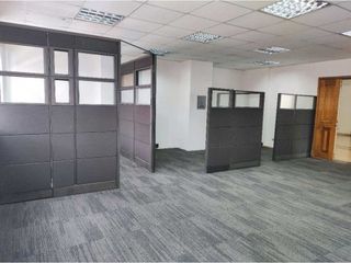 Foto 1 de OFICINA EN ARRIENDO, EDIFICIO COMERCIAL SANTA BRBARA, BOGOT