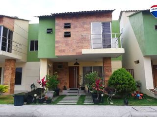 Casa de venta en Portoviejo dentro de urbanización
