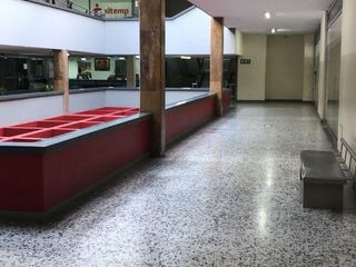 Foto 7 de VENDO OFICINA - LOCAL EN C.COMERCIAL YULIMA
