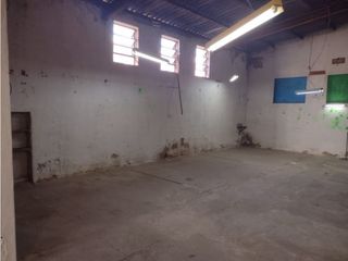 Foto 7 de Galpon 8.66x27 Mts.234 Mts.2-Garaje-Baño-Trifasica-Cubiertos 190 Mts.2