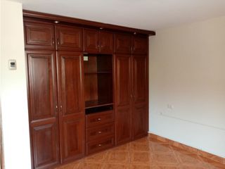 VENDO CASA DE 4 PISOS C/COCHERA EN URB. NARANJAL - SMP